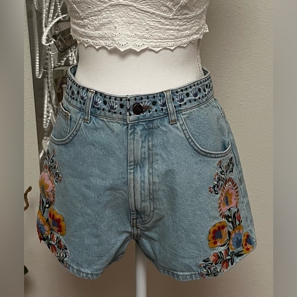 NWT FARM Rio Summer Garden Denim Shorts - Picture 4 of 15